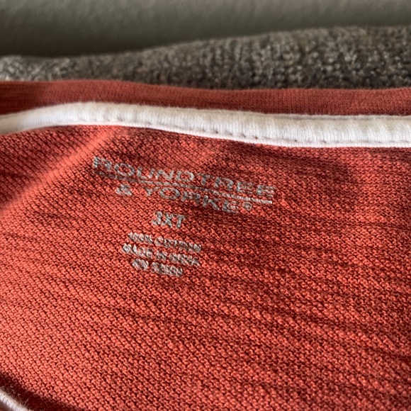 Long sleeves. Orange color. Not sure of the brand - Picture 4 of 4